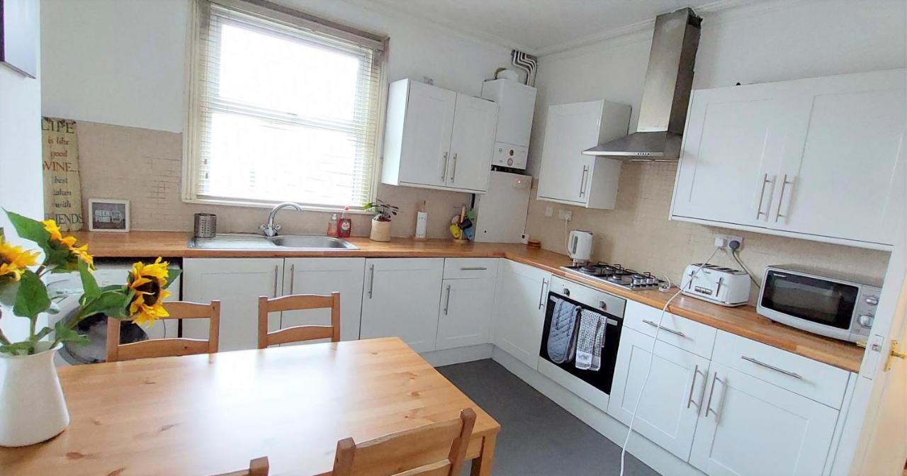 Very Spacious Two Bedroom Converted Apartment In East London Borough of Croydon Exterior foto